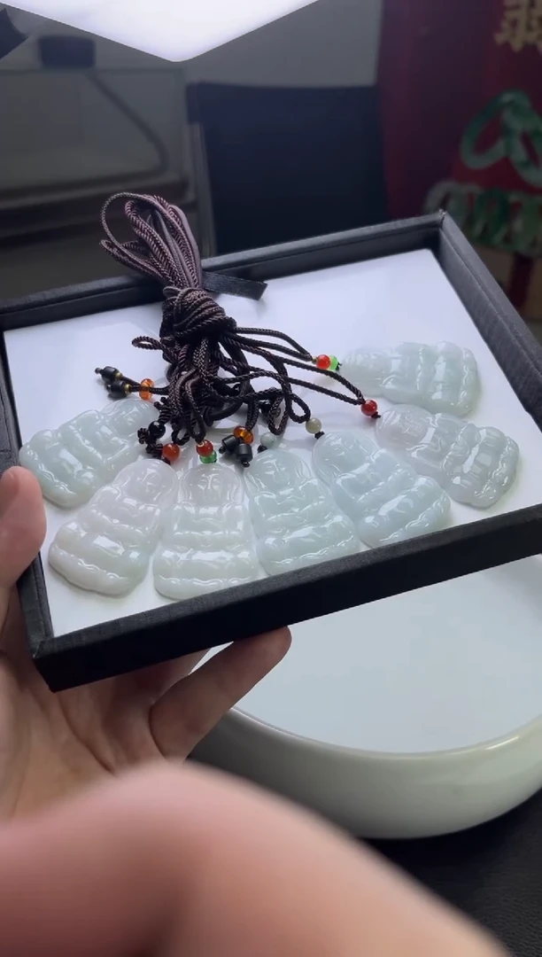 翡翠未镶嵌颈饰多样性发一件