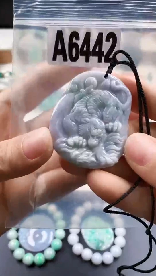 颈饰未镶嵌翡翠天然翡翠吊坠挂件