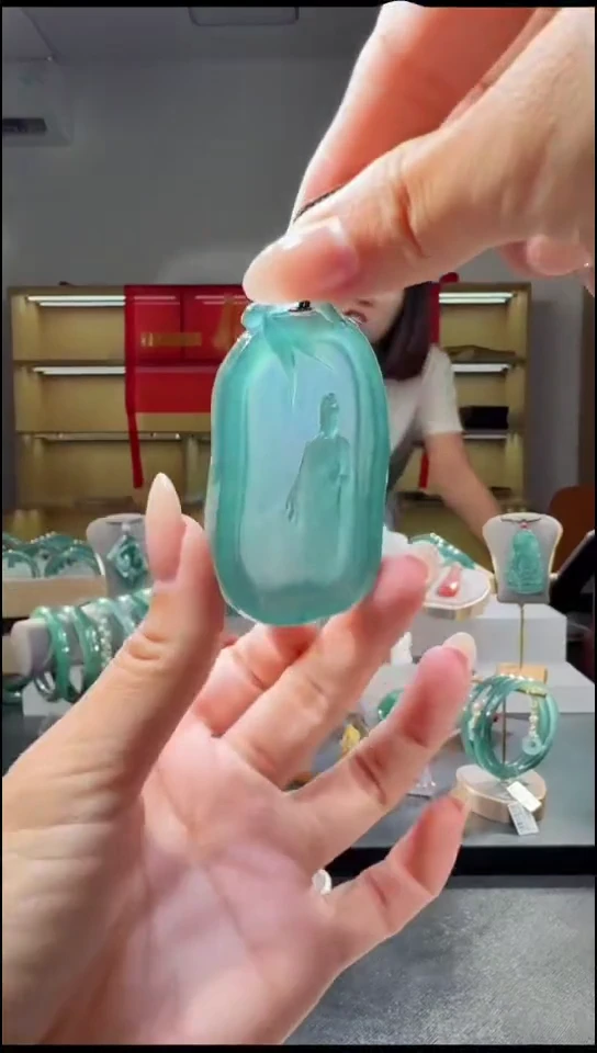 颈饰未镶嵌翡翠观音