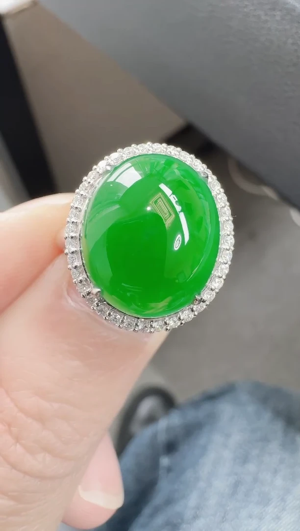 18K金镶嵌戒指翡翠寄售回流，24小时鉴赏期