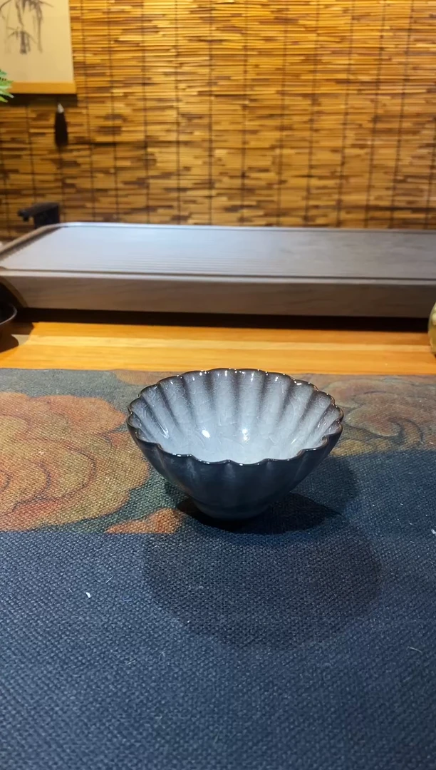 山隐青瓷气烧杯子　花口杯