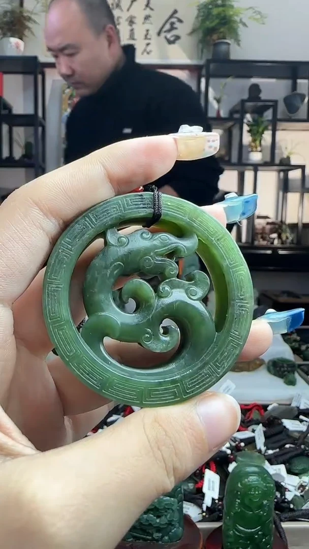 颈饰未镶嵌和田玉仿古龙