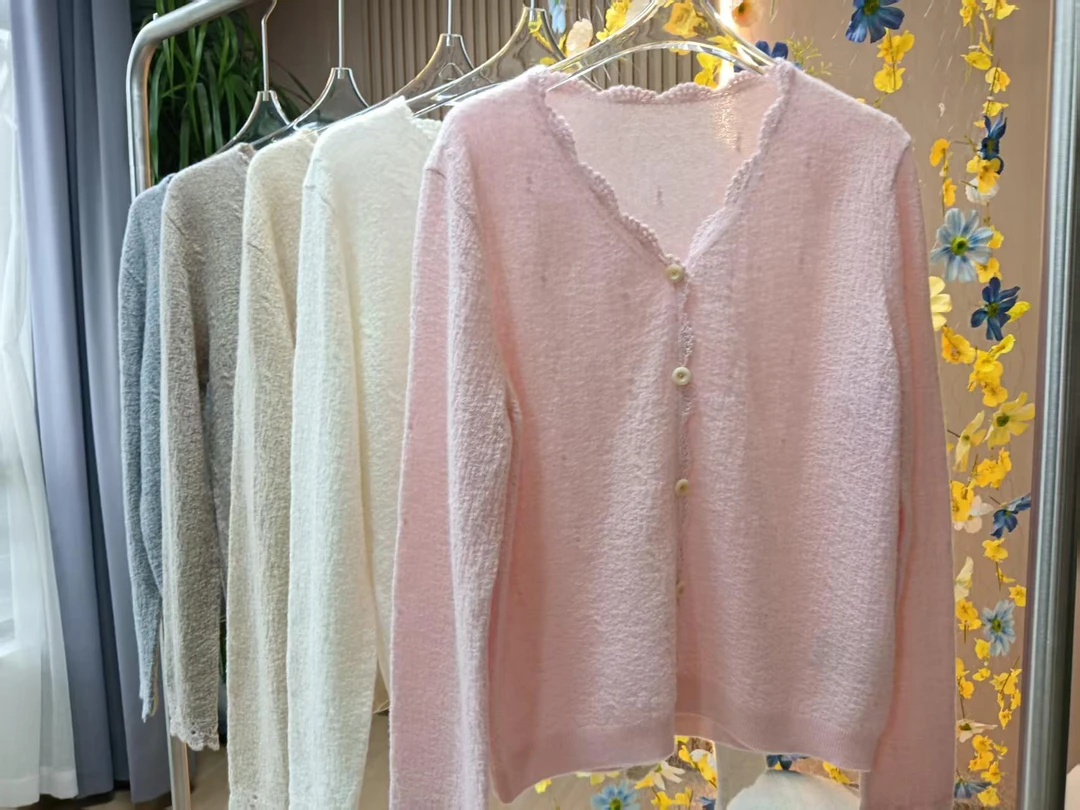 【钱老板推荐】纯色宽松型上衣针织女羊绒衫温柔百搭 12A209