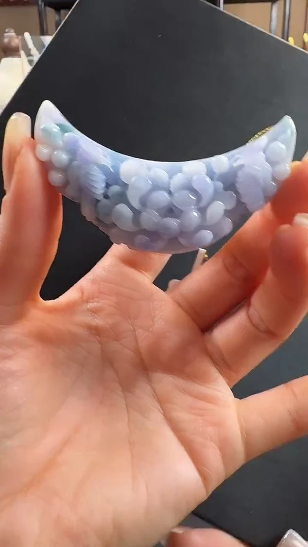 颈饰未镶嵌翡翠弯弯