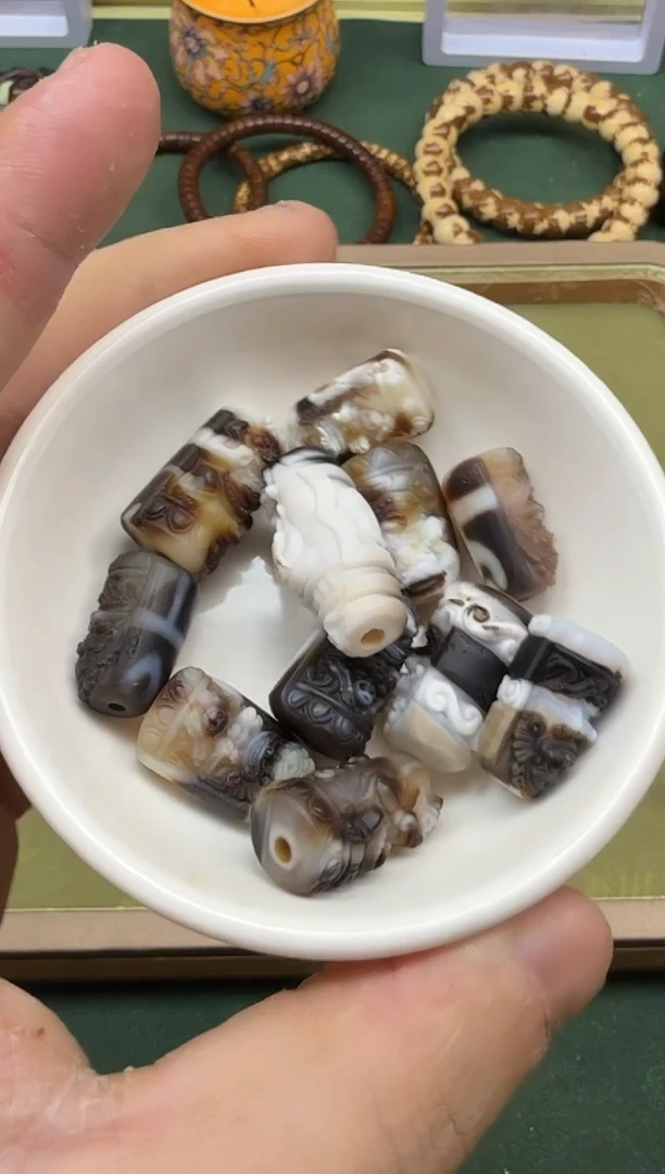 未镶嵌1玛瑙/玉髓雕刻珠改玛瑙小天天随机发