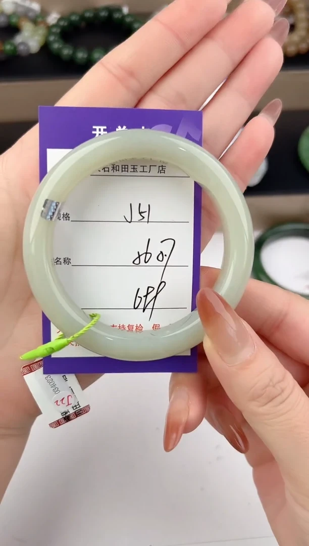 未镶嵌手镯和田玉51颜色微差无瑕疵