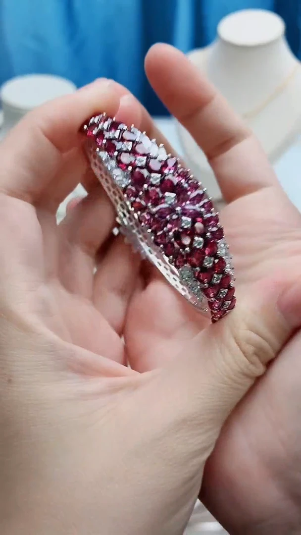 银S925镶嵌手镯石榴石104ZB1110产品一个（多样性）