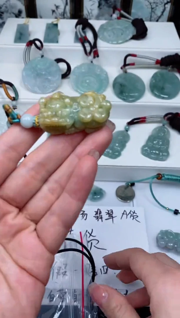 【闪购商品】翡翠颈饰未镶嵌吊坠