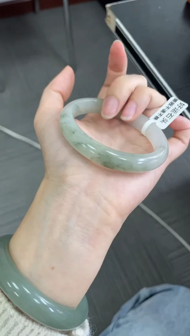 未镶嵌手镯石英质玉微瑕288