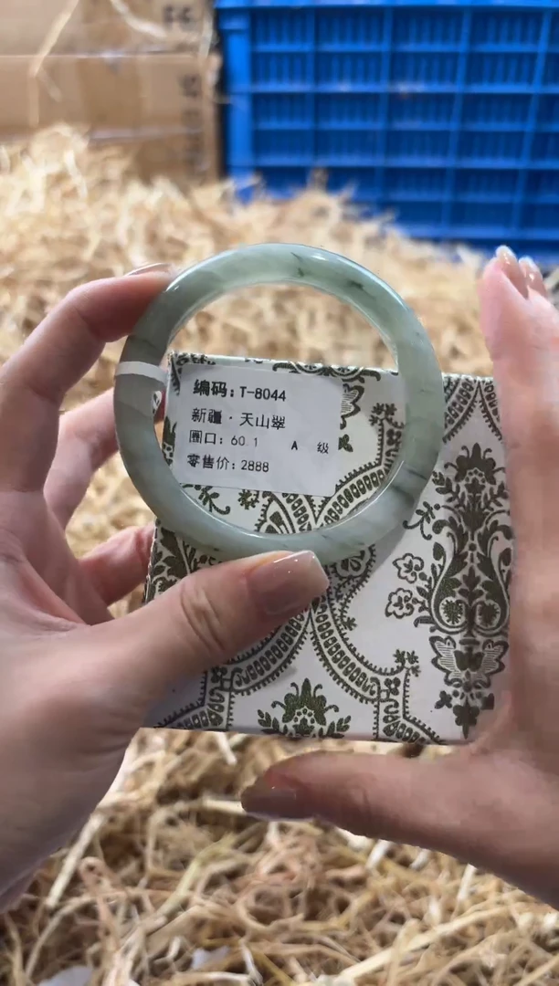 未镶嵌手镯石英质玉T-8044