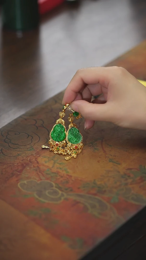 【闪购商品】翡翠耳饰银S925镶嵌葫芦流苏