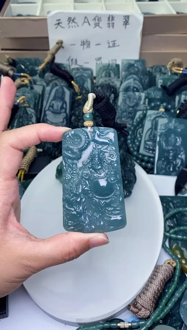 颈饰未镶嵌翡翠