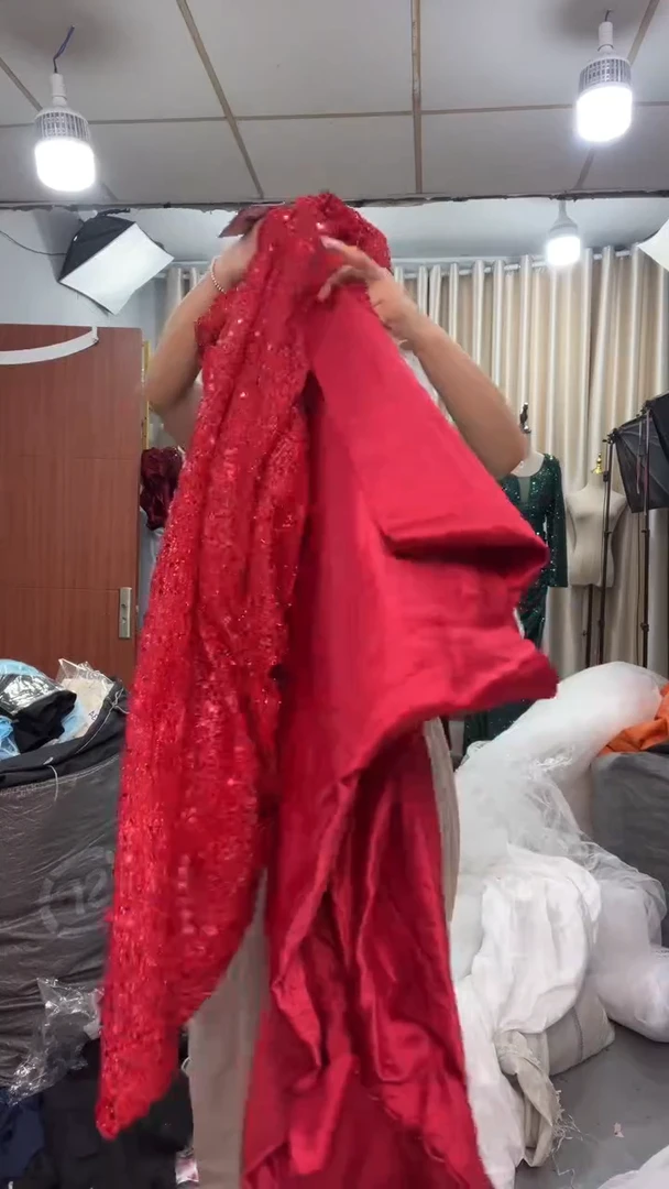 二蛋礼服=现在都是瑕疵款
