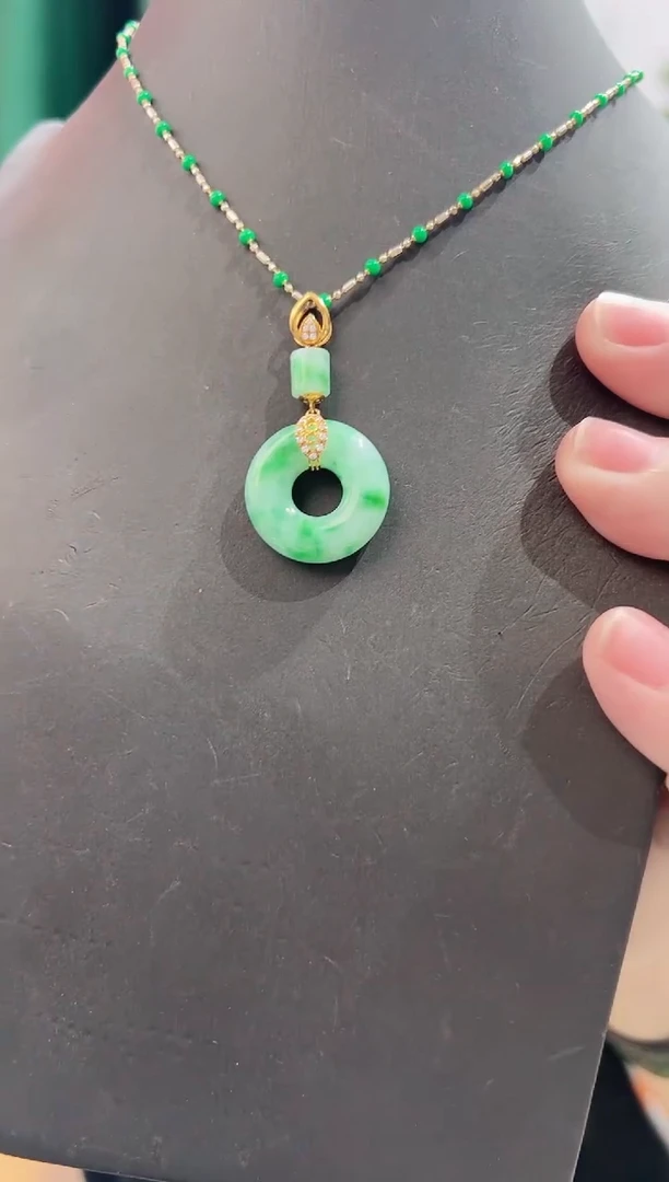 翡翠14K金镶嵌颈饰8888888