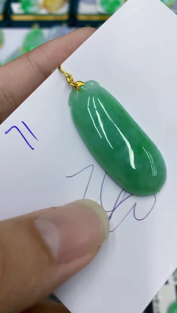 翡翠18K金镶嵌颈饰1111111111