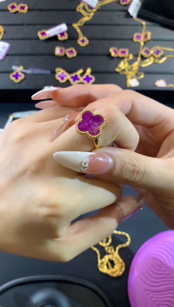 【闪购商品】苏纪石（舒俱来）.18K金镶嵌舒俱来戒指