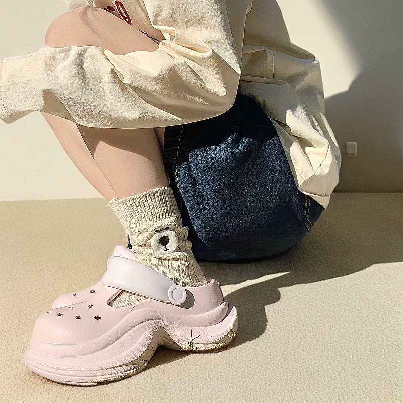 新品时尚简约小蛮腰双色女款外穿洞洞鞋厚底增高2025新款夏季包头