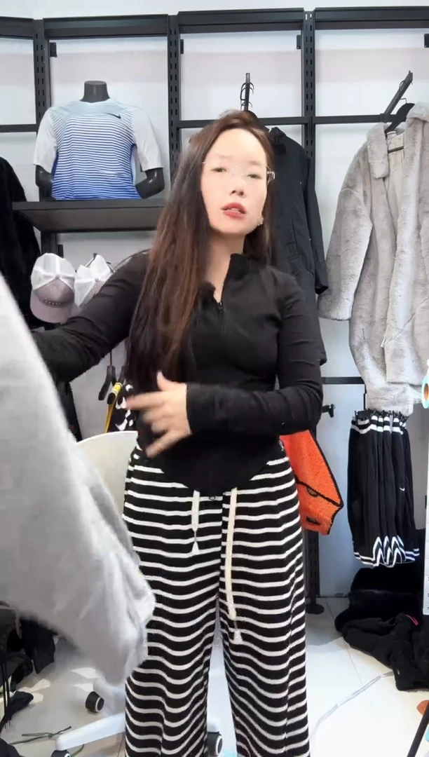 2239 编码  瑕疵直播间过款为准 尺码