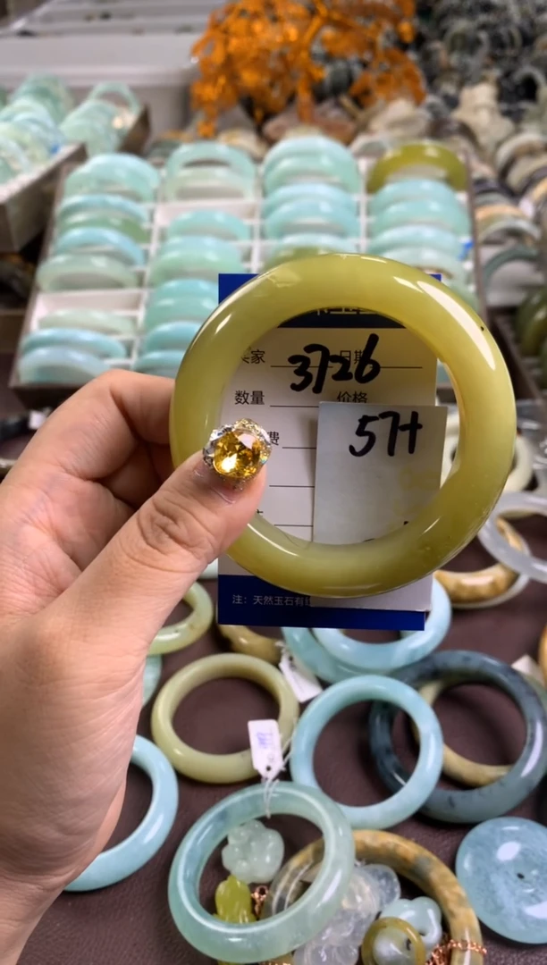 【闪购商品】蛇纹石玉手镯未镶嵌3726