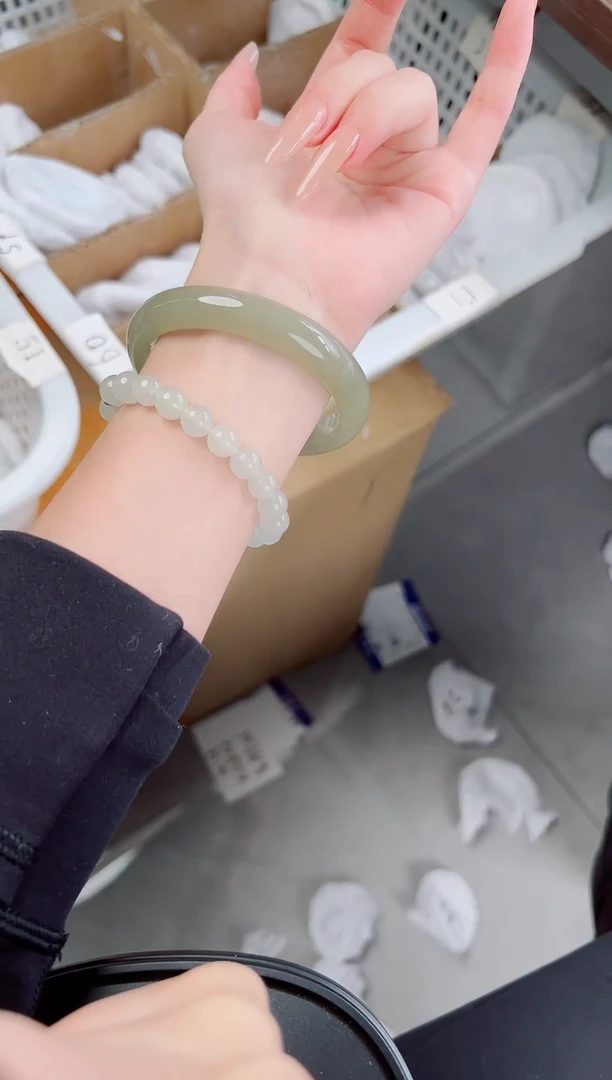 未镶嵌手镯石英岩玉155-58.2