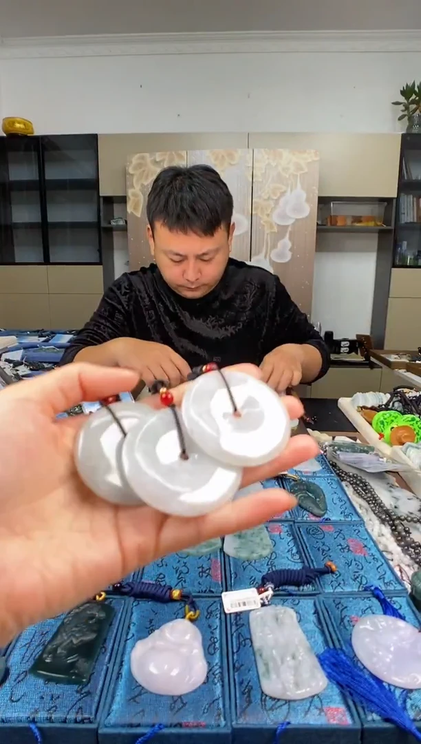 颈饰未镶嵌翡翠多样性发其一