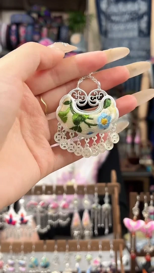 织绣民族风非遗老绣苗银饰品521