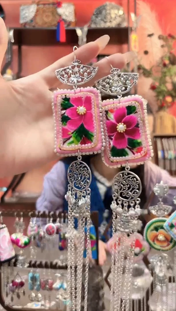 织绣云织谣民族风精美饰品  418