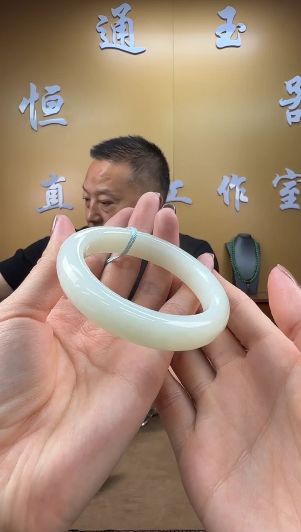 颈饰未镶嵌和田玉手镯56