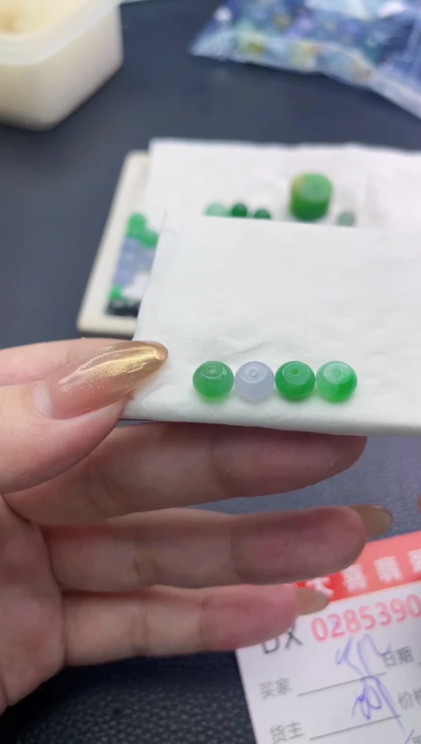 未镶嵌定制翡翠宁*珠子