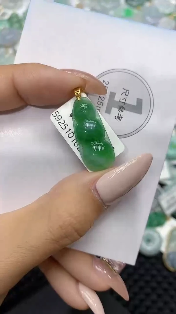 颈饰18K金镶嵌翡翠111111111111