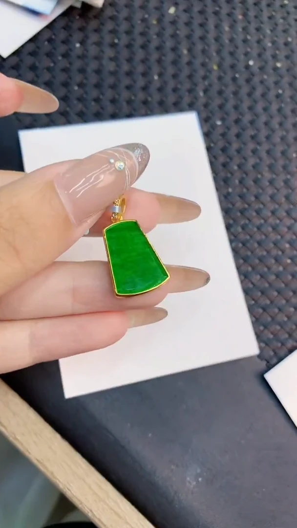 颈饰未镶嵌翡翠1