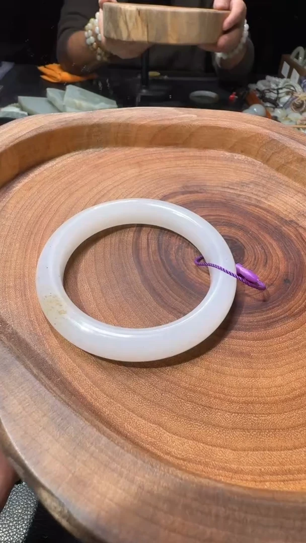 未镶嵌手镯和田玉（糖玉）手镯56