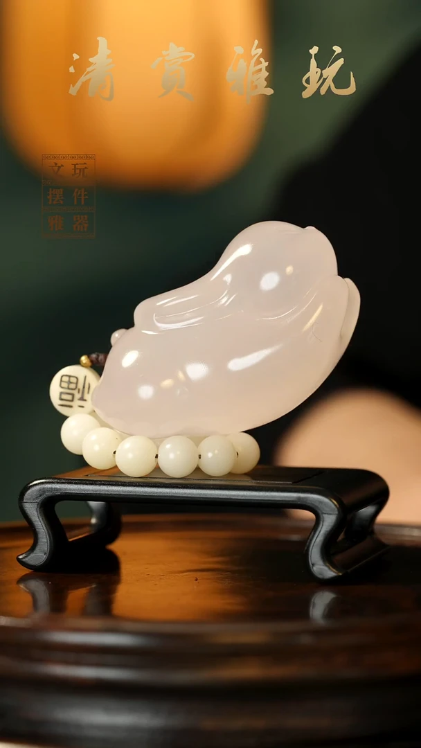 玉《玉兔拜月》手把件摆件