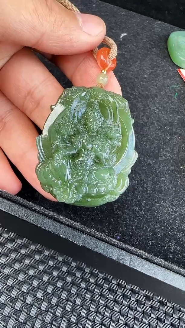 和田玉未镶嵌颈饰度母