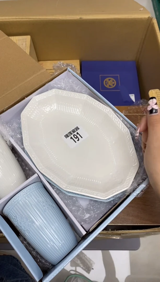 瓷片客****9隆莲瓷器欢迎大家