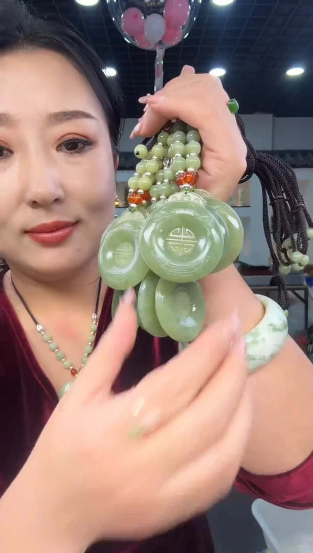 【闪购商品】岫玉颈饰未镶嵌湖水绿无事牌带牌头