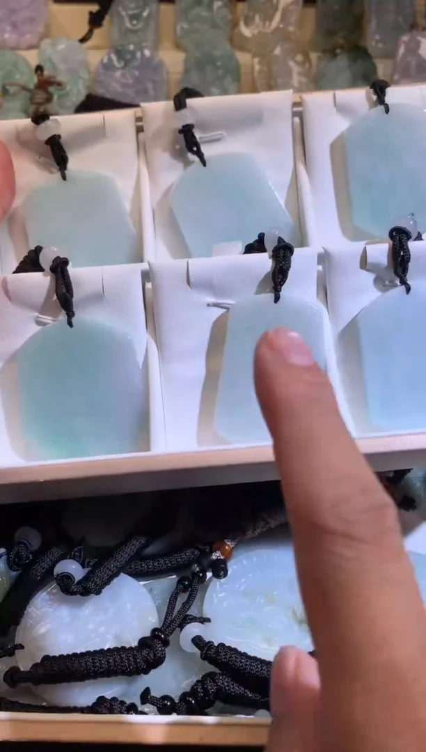 翡翠未镶嵌颈饰6/29/062多样性发其一