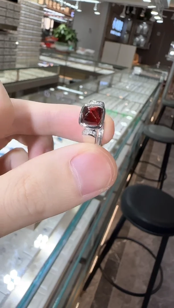银S925镶嵌戒指石榴石（芬达石）6mm