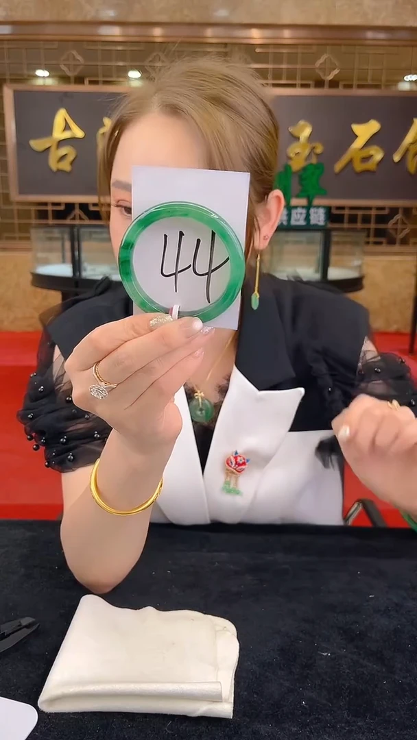 未镶嵌手镯石英质玉（非洲翠）微瑕介意勿拍