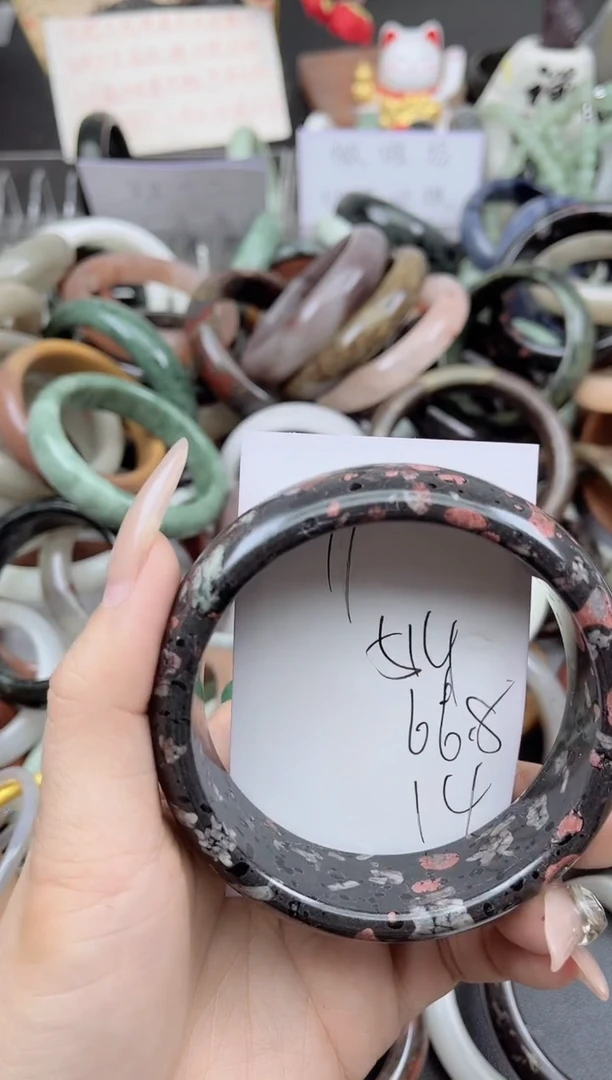 未镶嵌手镯石英质玉514