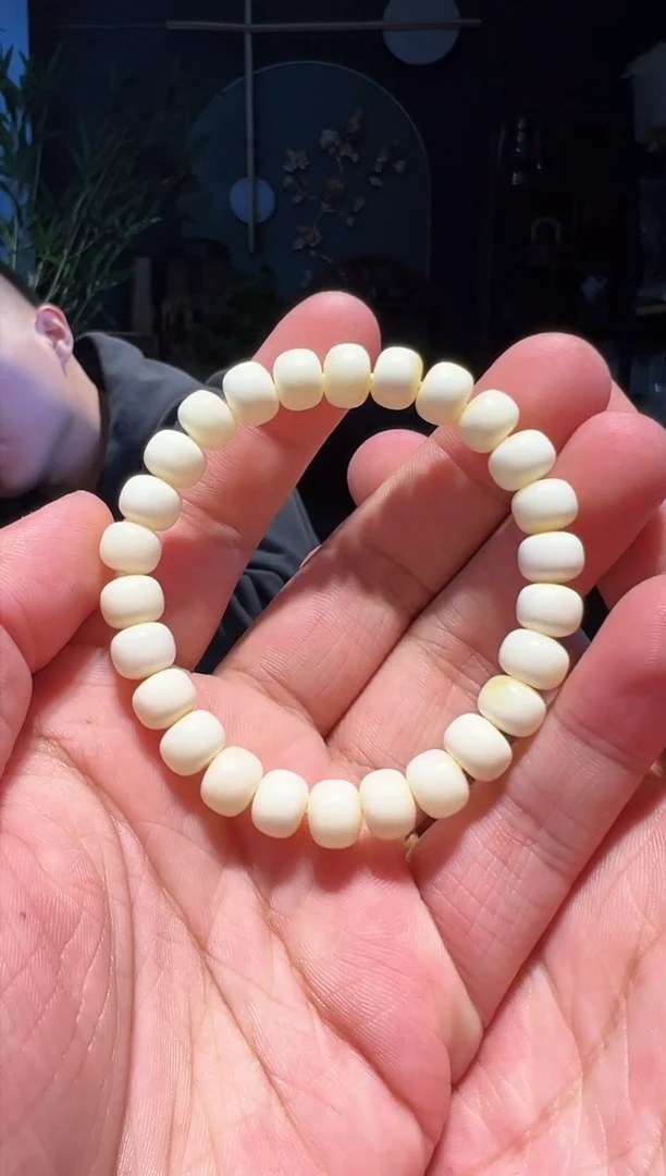 【闪购商品】蜜蜡手串未镶嵌9+(瓷白蜡)