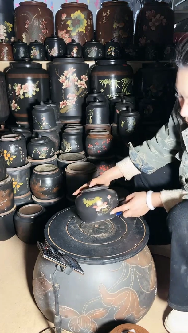 【闪购商品】壶瑕疵茶叶罐 小苹果彩填 187