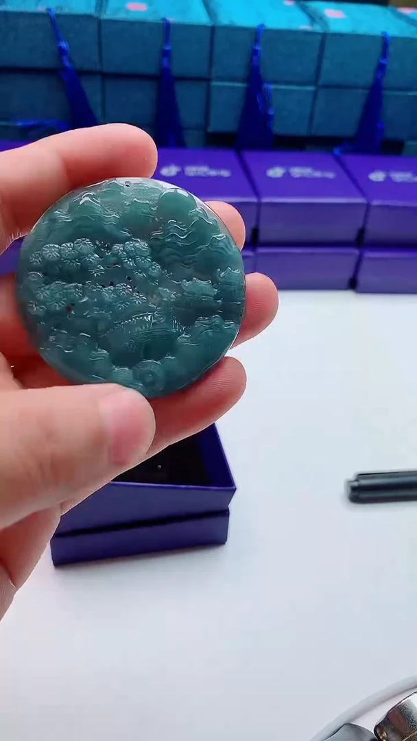 翡翠未镶嵌颈饰山水牌