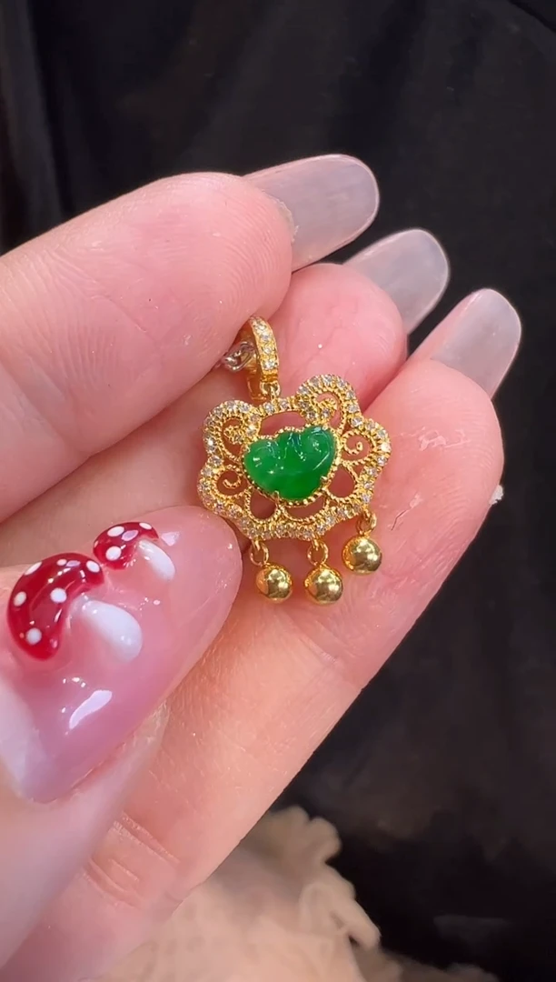 【闪购商品】翡翠颈饰18K金镶嵌吊坠