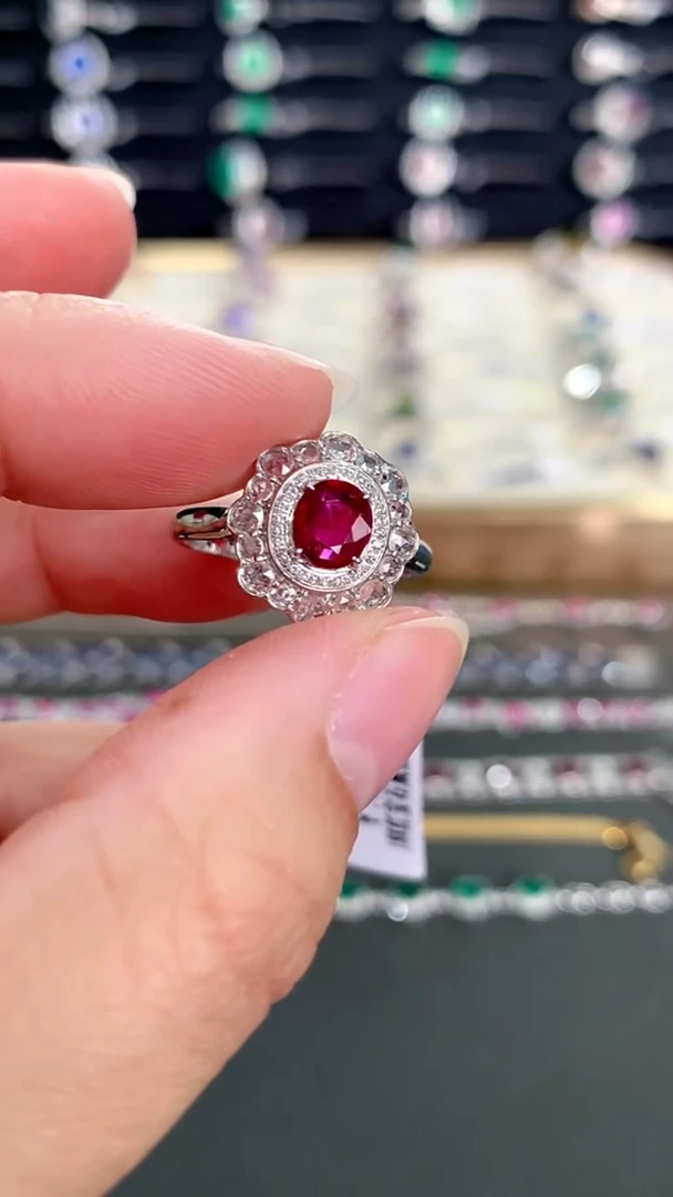 18K金镶嵌戒指红宝石·