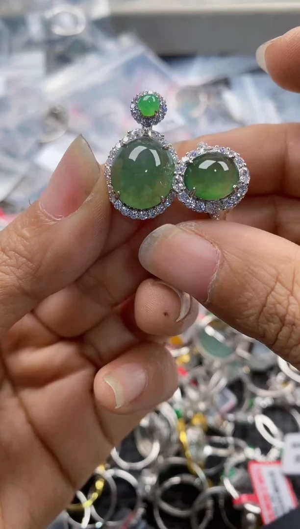 银S925镶嵌戒指翡翠888              5