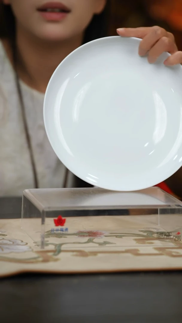 2个微瑕白胎8英寸电商饭盘（无底款）