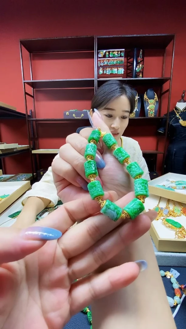 颈饰未镶嵌翡翠十*?翡翠手串