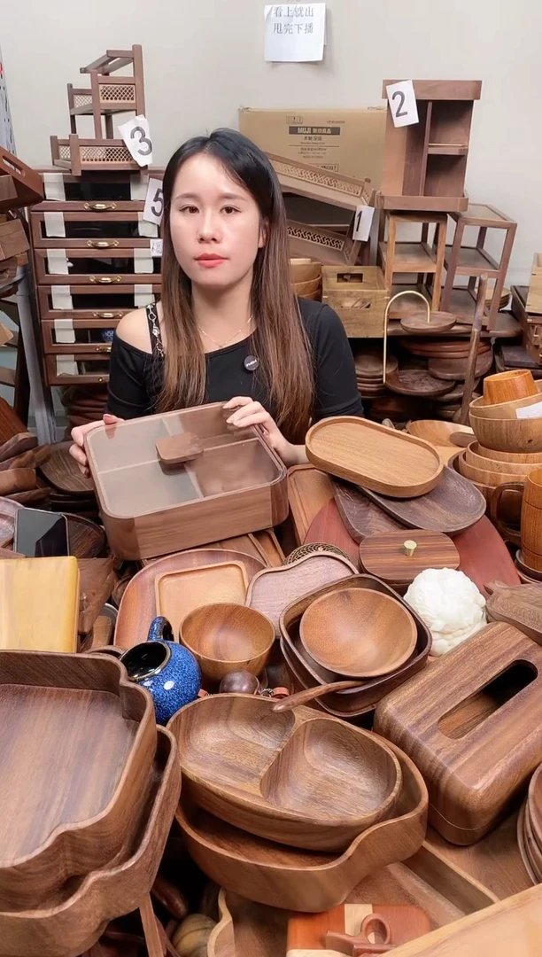 木 北美黑胡桃木带盖四宫格干果盒25*25*7cm