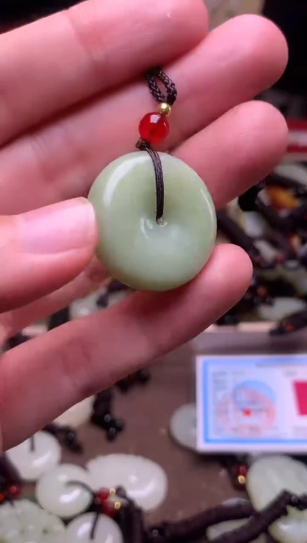 颈饰未镶嵌和田玉新疆料青海料清水和田玉吊坠